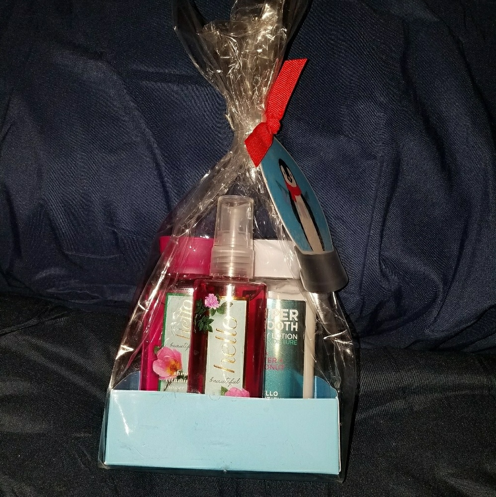 Bath & Body Works 3 Piece Bath Set NWT